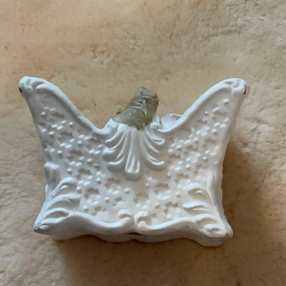 Lipper & Mann Mid-Century Porcelain Basket w/ Flowers & Gold Leaf Accents